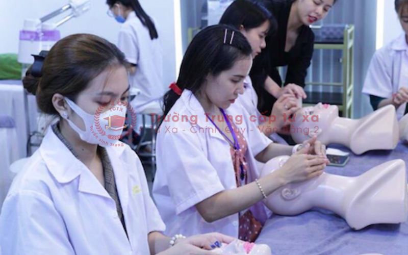 Học Trung cấp Chăm sóc sắc đẹp
