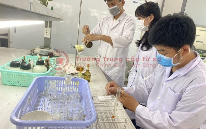 Học Trung cấp Dược cuối tuần tại Trường Trung Cấp Từ Xa có gì thuận lợi?