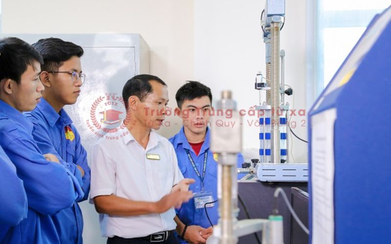 Học Trung cấp Kỹ thuật xây dựng học cuối tuần có phù hợp với người đang đi làm không?