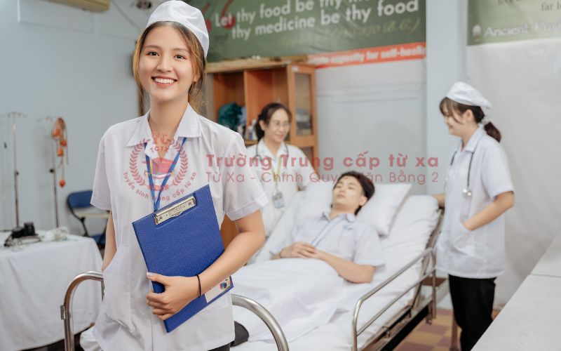 Trường Trung Cấp Từ Xa có phù hợp với người đang đi làm?