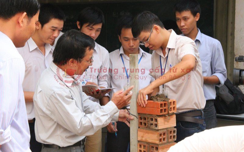 Vì sao người đi làm lại chọn học Trung cấp Kỹ thuật xây dựng cuối tuần?