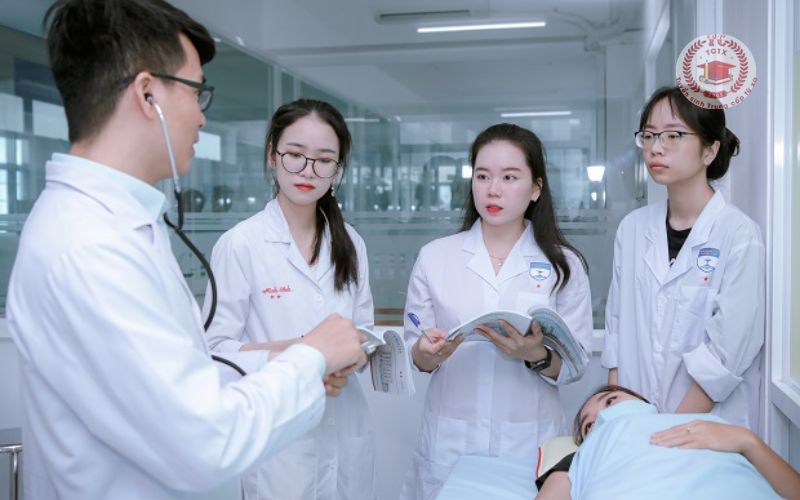 Vì sao nhiều người lựa chọn học Cao đẳng Điều dưỡng học online?