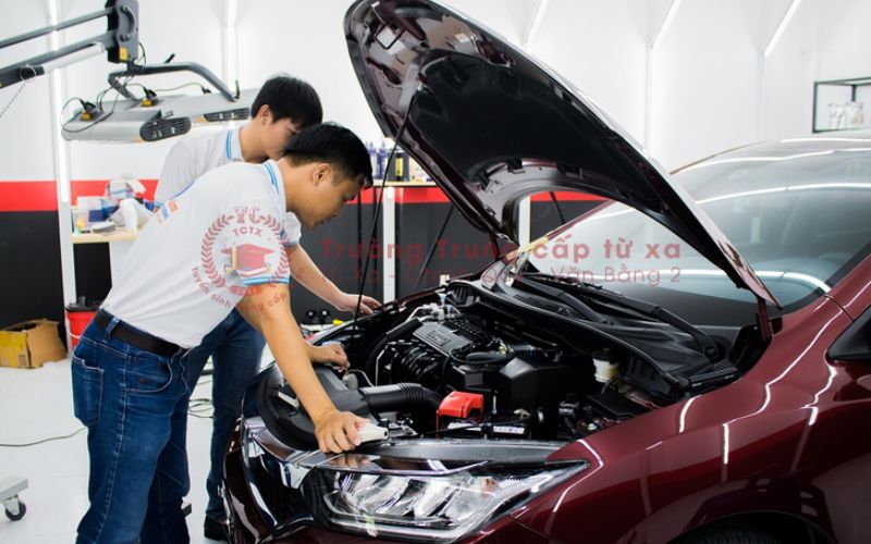 Học khóa Cao đẳng ô tô ra trường làm gì?