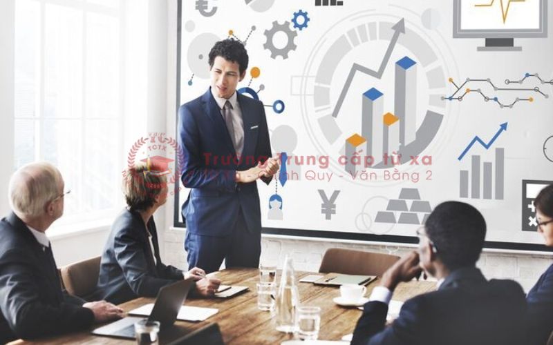 Học ngành Quản trị kinh doanh tại Trường Trung Cấp Từ Xa có phù hợp với người bận rộn?