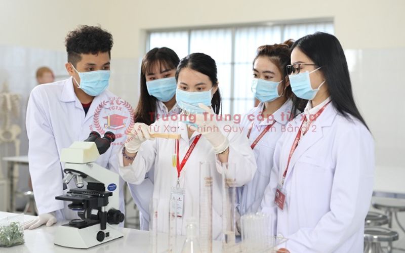 Trường đào tạo Cao đẳng Dược xét học bạ nên tìm như thế nào?