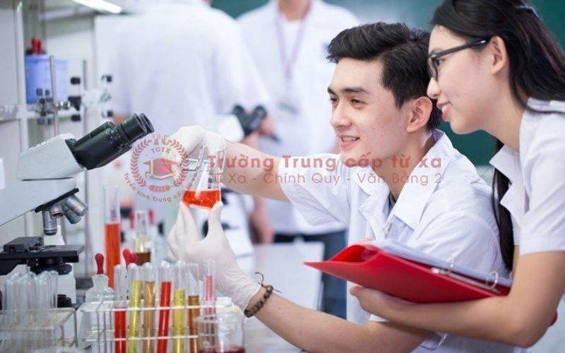 Vì sao Cao đẳng Dược xét học bạ được nhiều người quan tâm?