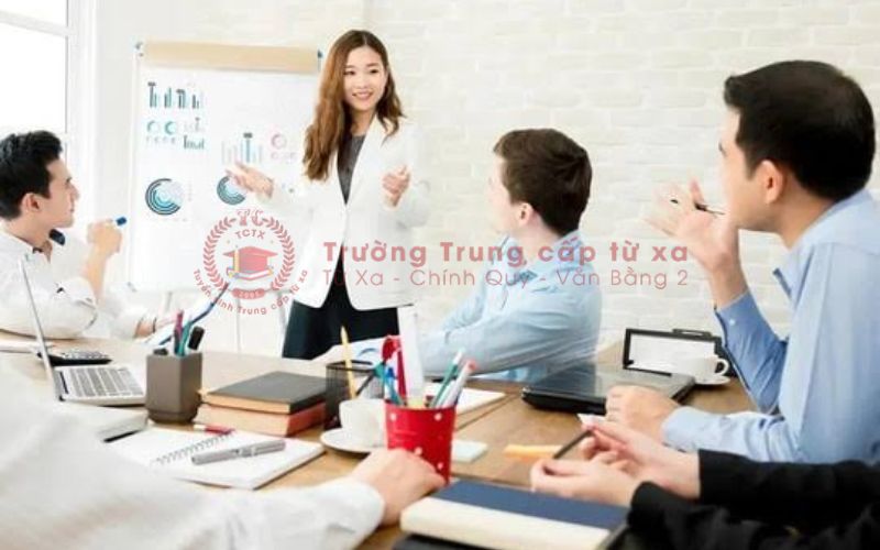 Các yếu tố ảnh hưởng đến học phí khóa học Quản trị kinh doanh