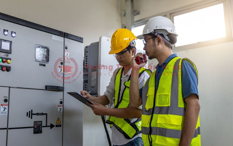 Đối tượng và yêu cầu tham gia khóa học Bằng trung cấp ngành Điện công nghiệp