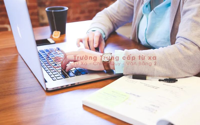 Trường Cao đẳng học Online nào uy tín?